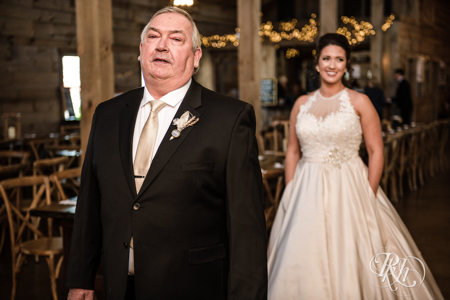 Bride does first look with her dad before wedding at Creekside Farm in Rush City, Minnesota.