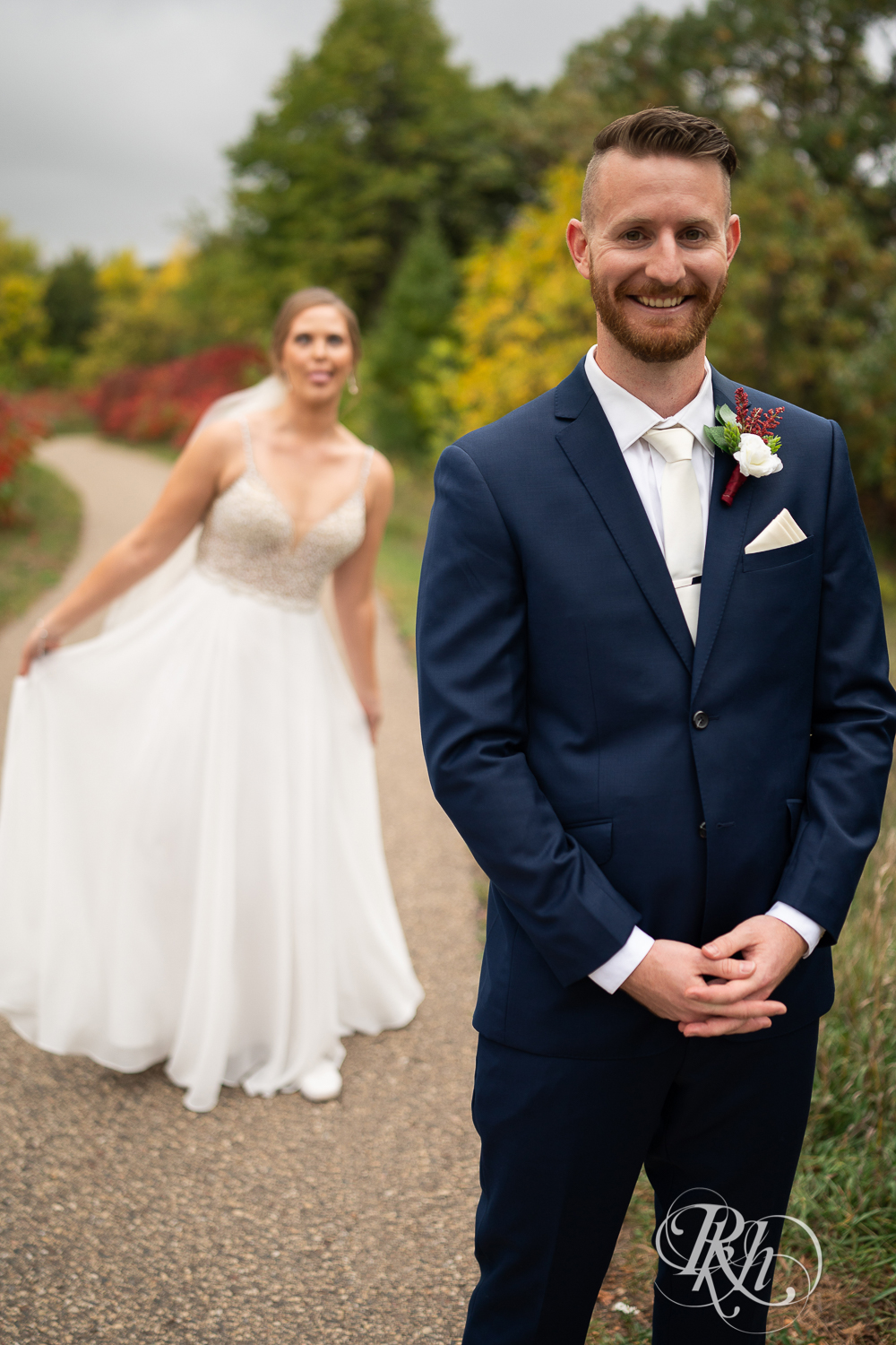 First look between bride and groom at Schaar's Bluff in Hastings, Minnesota. 
