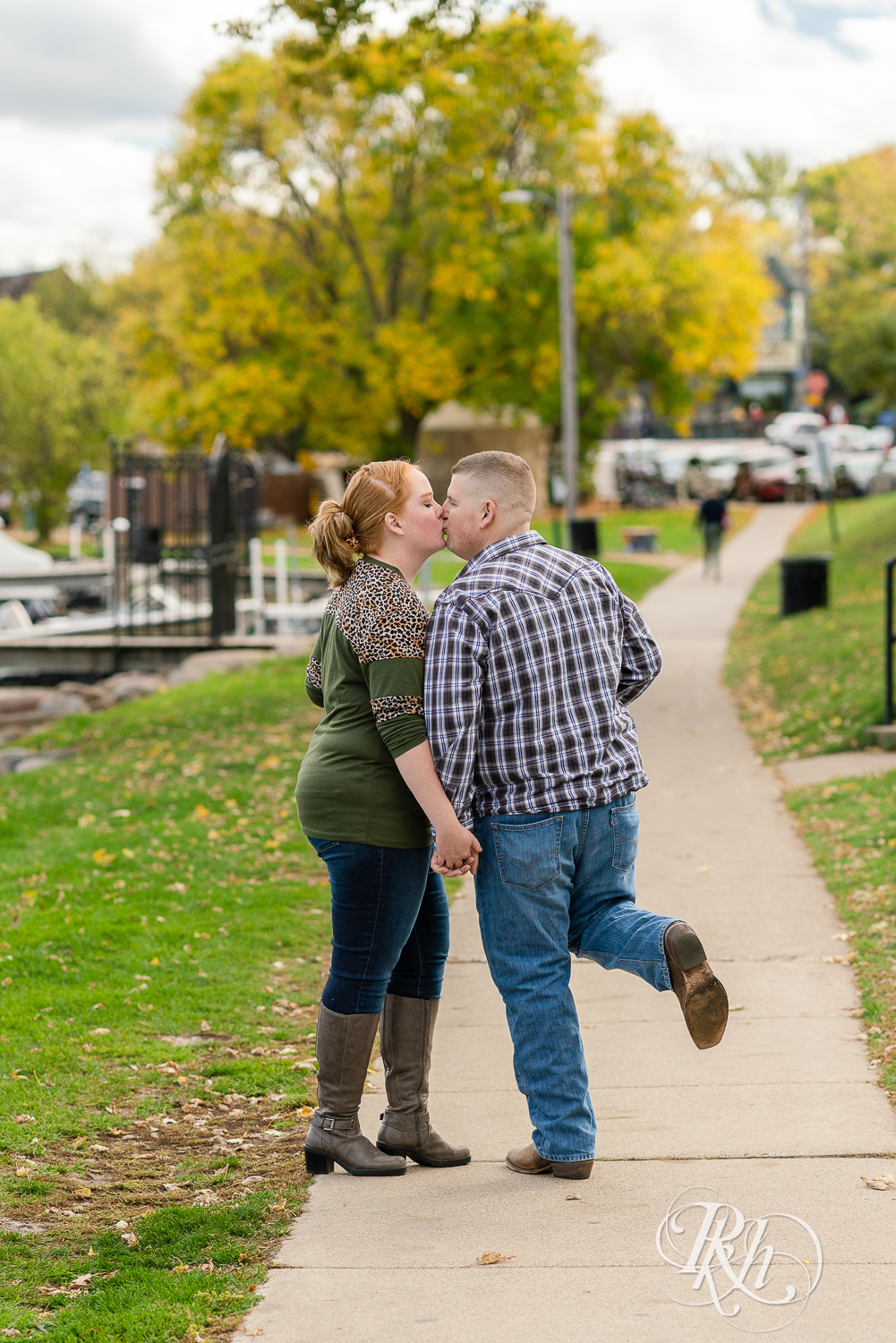 Excelsior engagement photography couple kiss