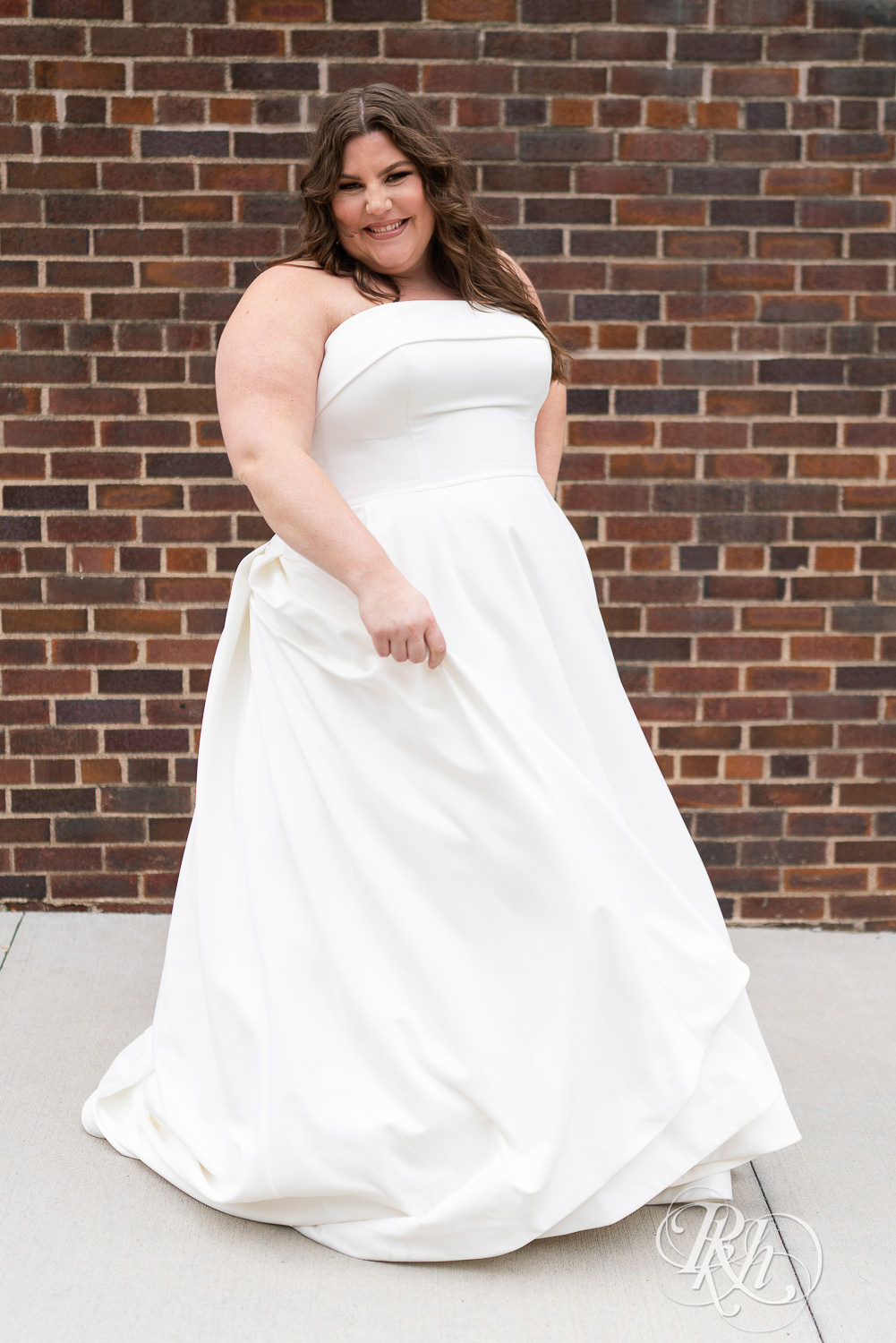 Plus size bride smiling in wedding dress in Minneapolis, Minnesota.