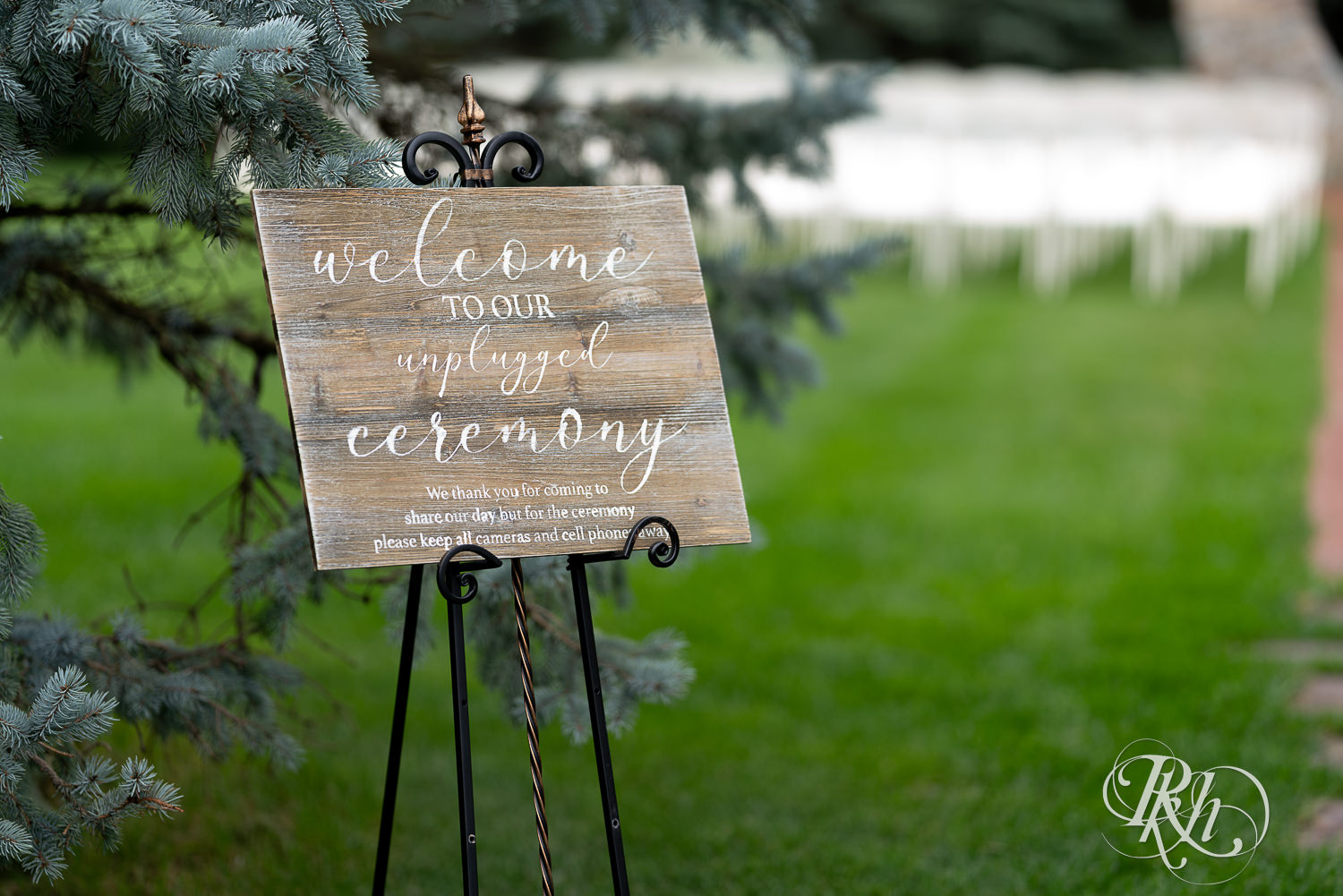 Rustic unplugged ceremony sign at Glenhaven Events in Farmington, Minnesota.