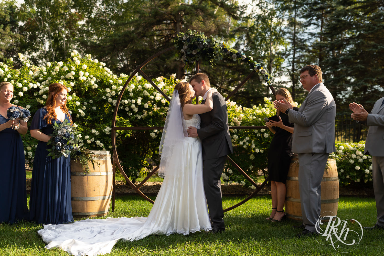 Outdoor wedding ceremony at Stone Lion Winery and Events in Isanti, Minnesota. 