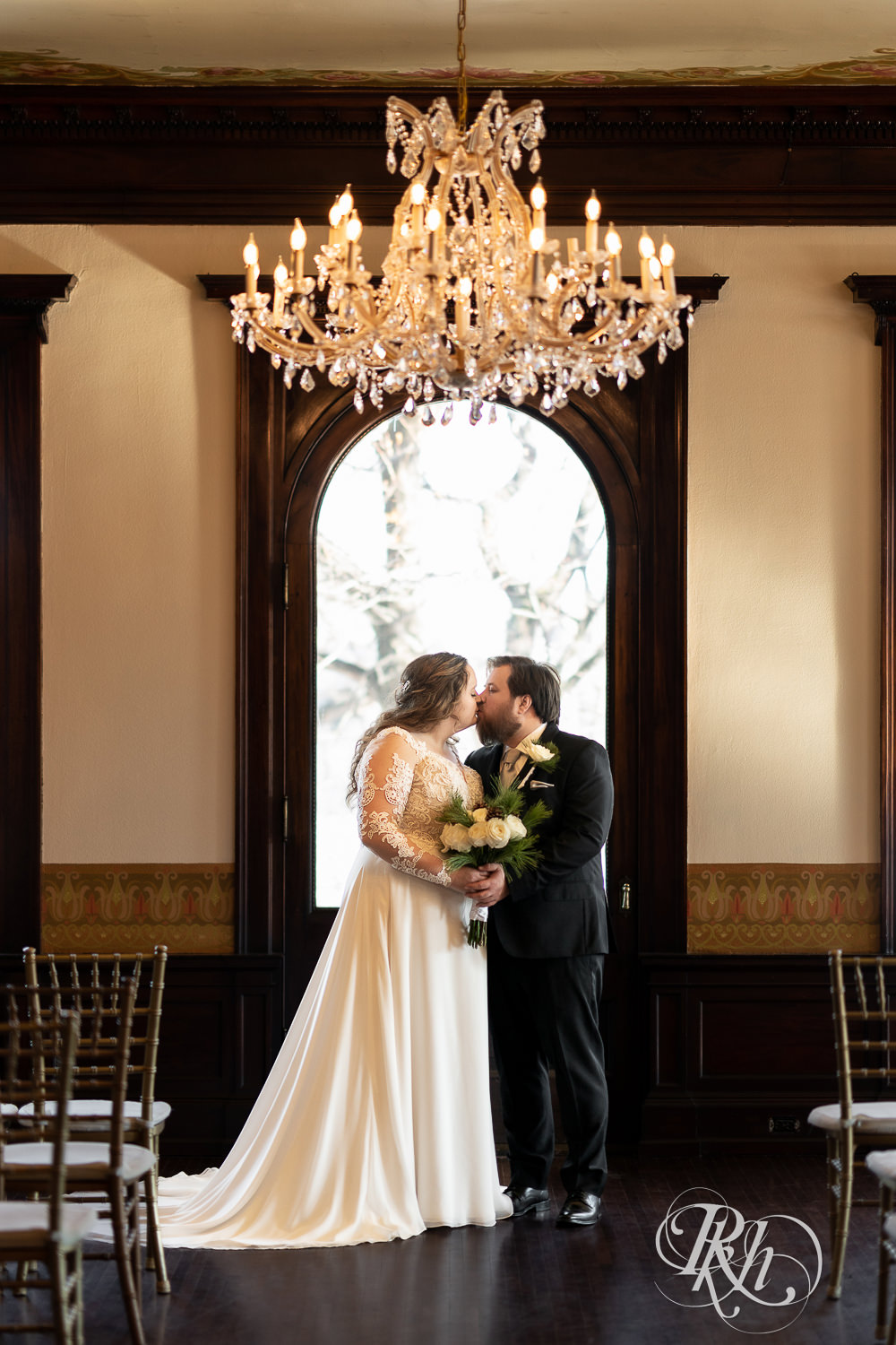 Bride and groom kissing at Semple Mansion in Minneapolis, Minnesota.