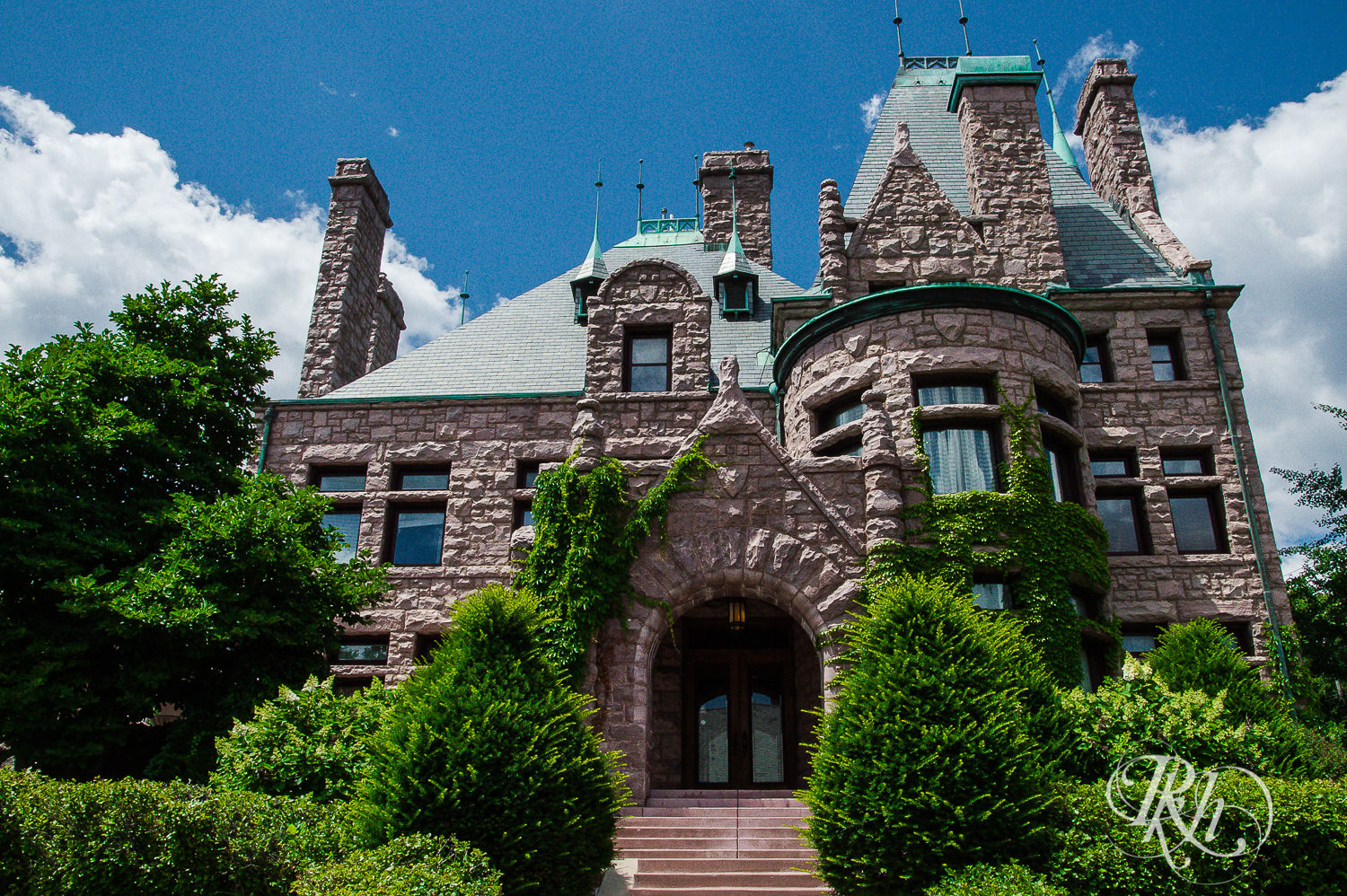 Wide photograph of the Van Dusen Mansion in Minneapolis, Minnesota on a summer day.