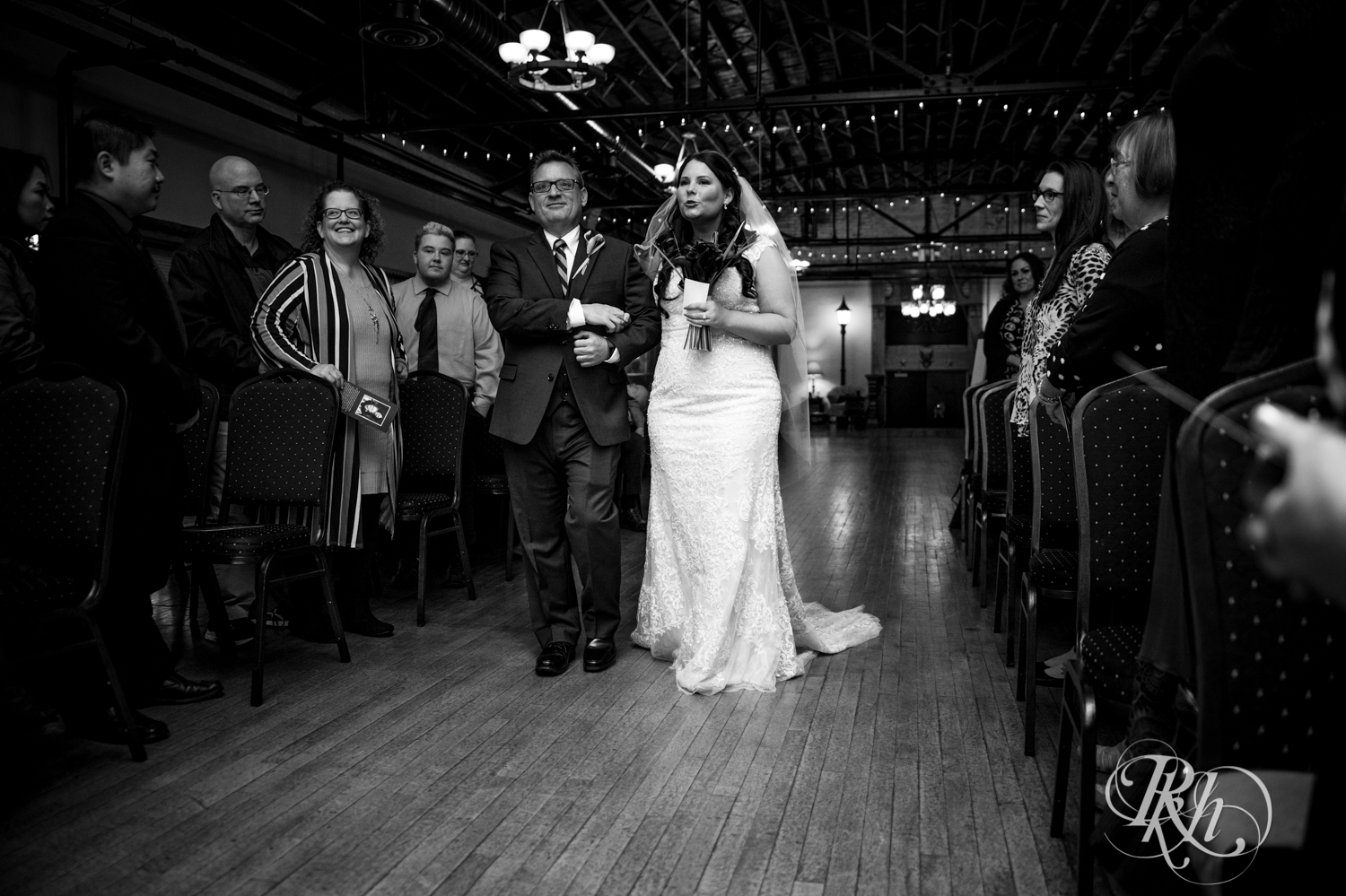 Bride walks down the aisle with dad at Kellerman's Event Center in White Bear Lake, Minnesota.