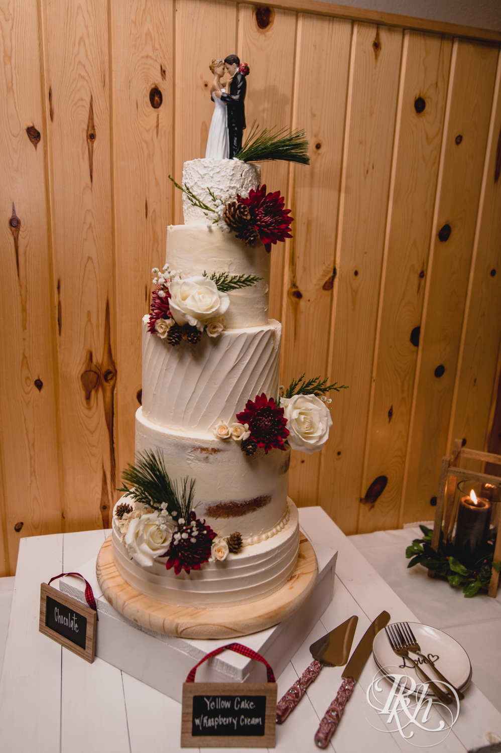 Wedding cake at Whitefish Lodge in Crosslake, Minnesota.