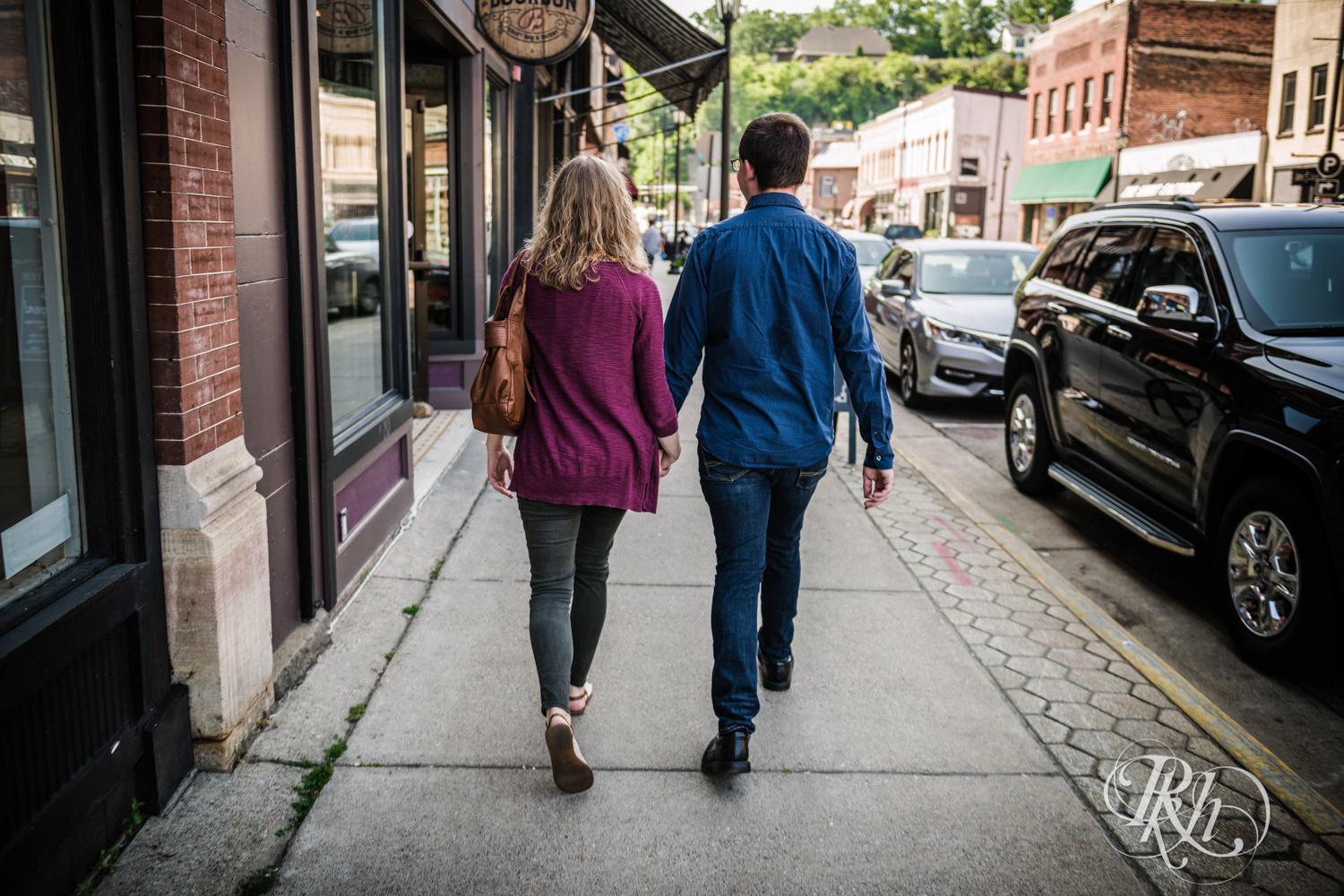 Man and woman walk down sidewalk in Stillwater, Minnesota.