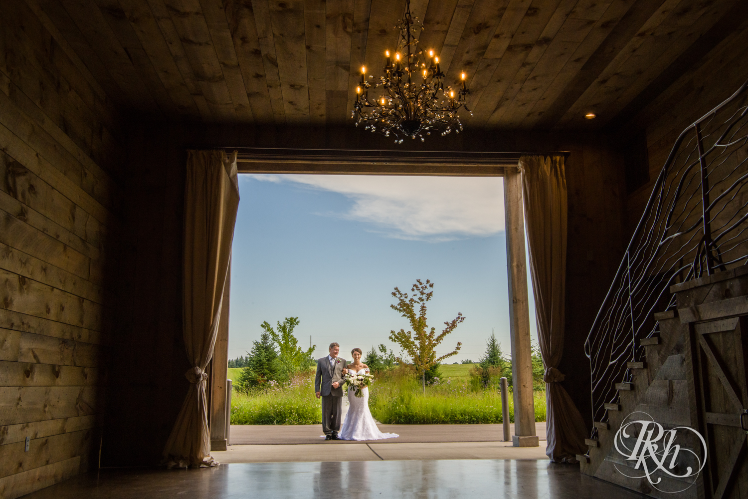 Bride and her dad walk down the aisle at Creekside Farm Weddings and Events in Rush City, Minnesota.