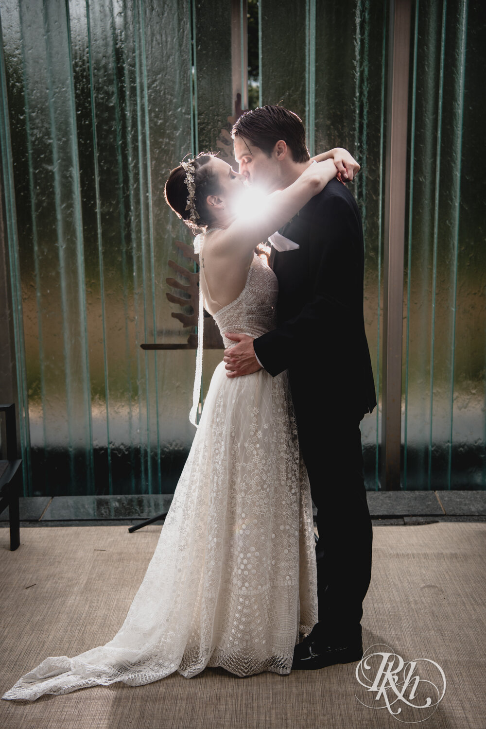Bride and groom kiss at Olympic Hills Golf Club in Eden Prairie, Minnesota.