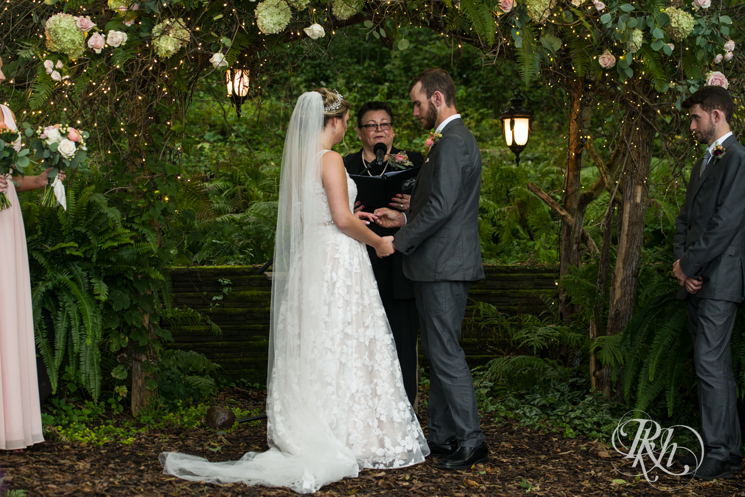 Bride and groom have outdoor ceremony in the rain at Camrose Hill in Stillwater, Minnesota.