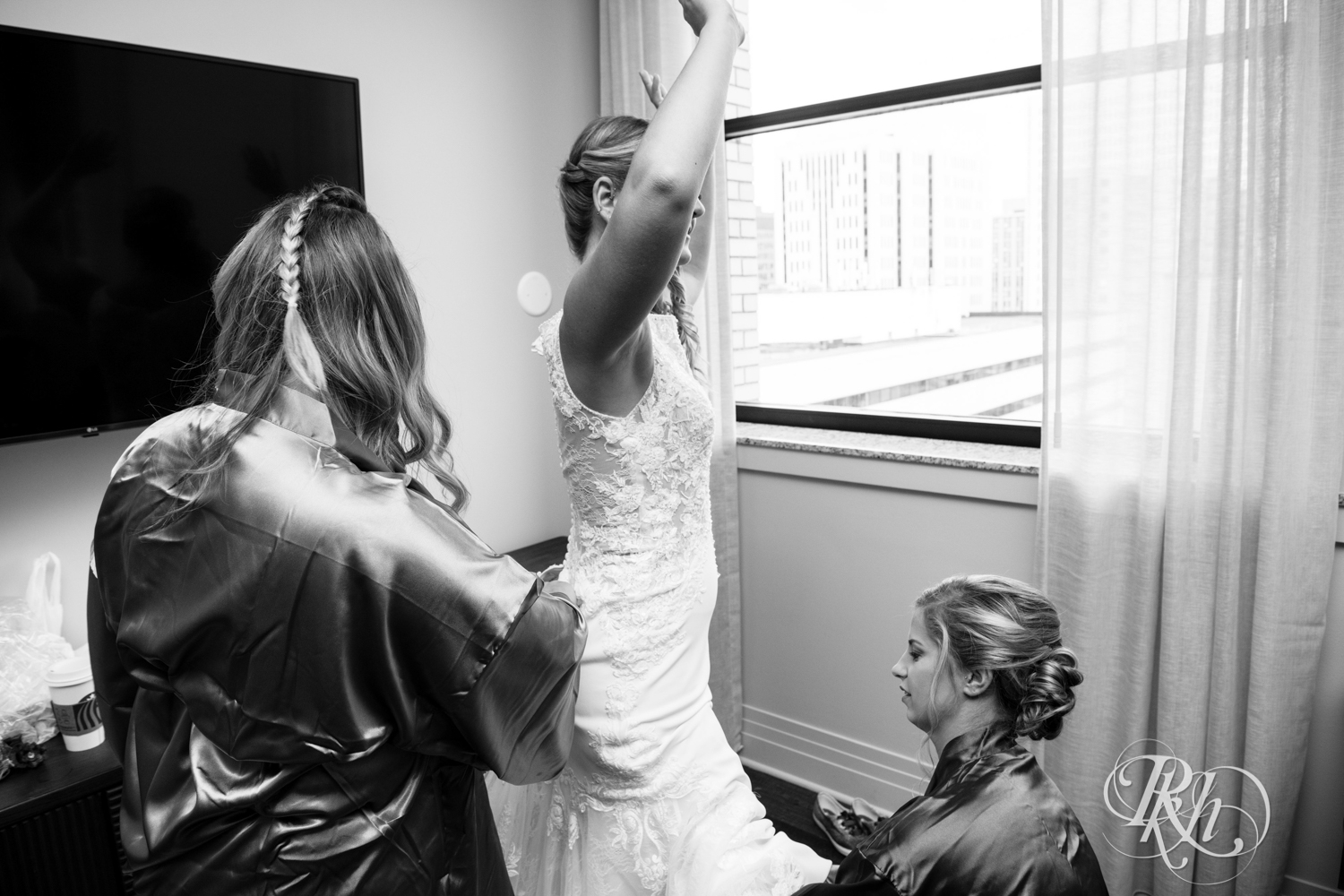 Bride getting ready before wedding in hotel in Minneapolis, Minnesota.