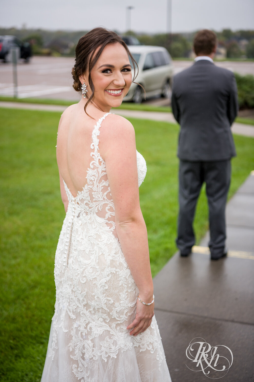 Bride and groom share first look on rainy day at The Wilds Golf Club in Prior Lake, Minnesota.