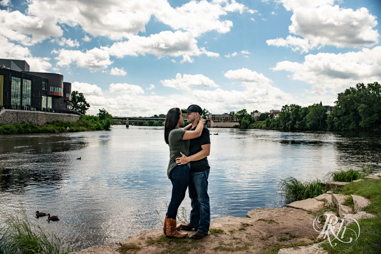summertime engagement photography wisconsin