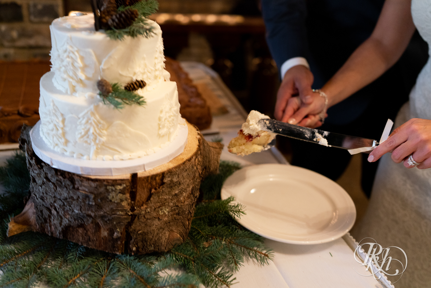 Bride and groom cut wedding cake at The Chart House in Lakeville, Minnesota.