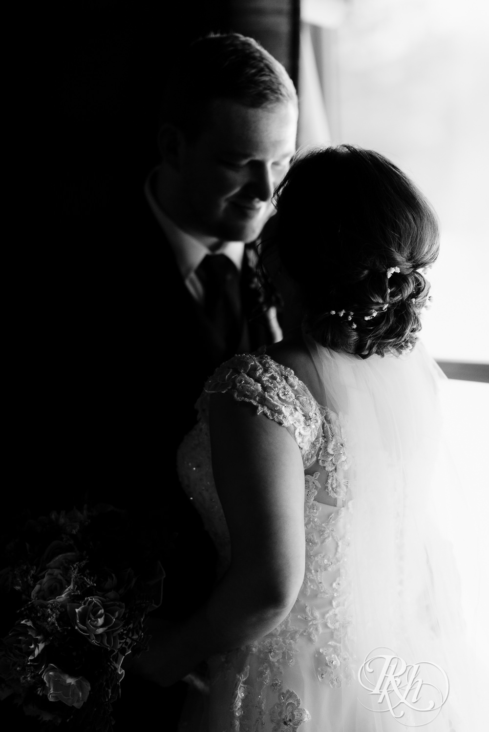 Bride and groom kissing in silhouette at Glenhaven Events in Farmington, Minnesota.