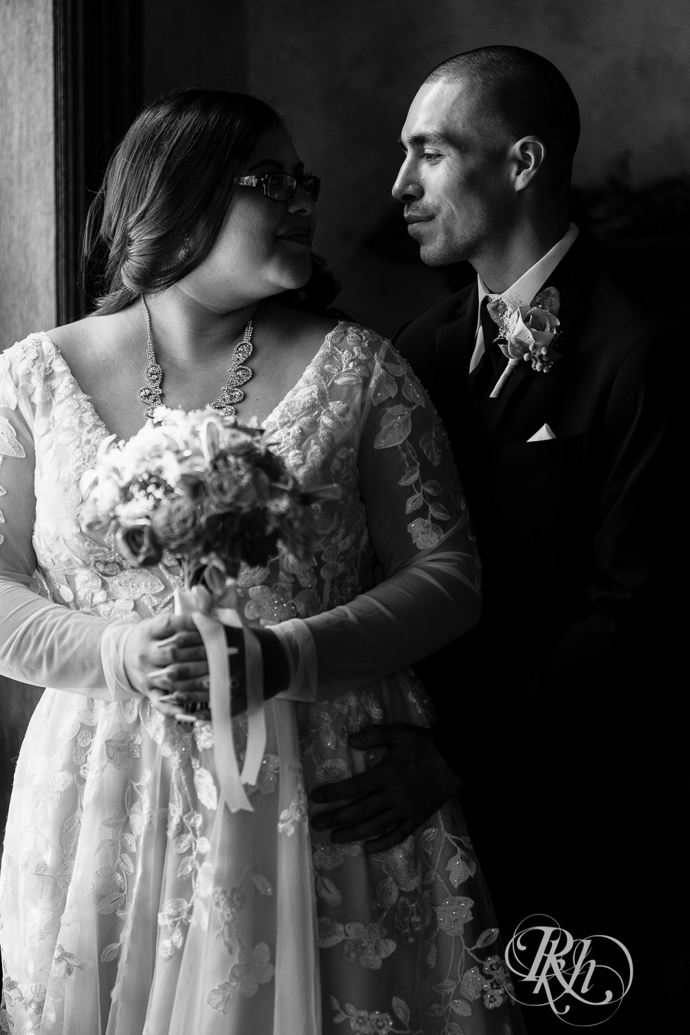 Mexican bride and groom at the Historic Concord Exchange in Saint Paul, Minnesota.