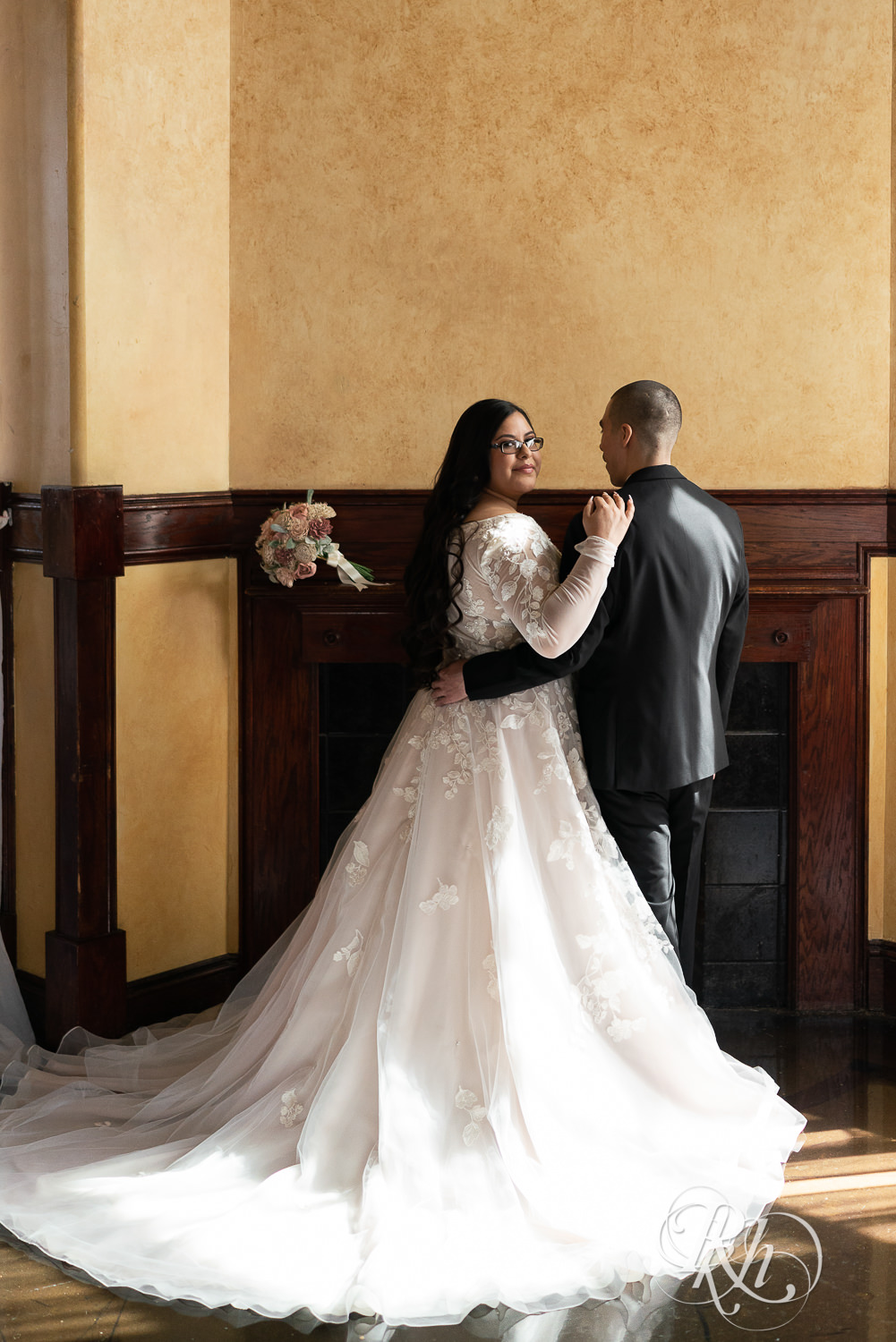 Mexican bride and groom at the Historic Concord Exchange in Saint Paul, Minnesota.