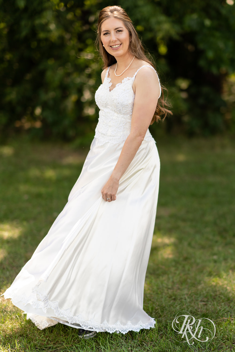 Bride at a summer wedding at Stone Lion Winery and Events in Isanti, Minnesota. 