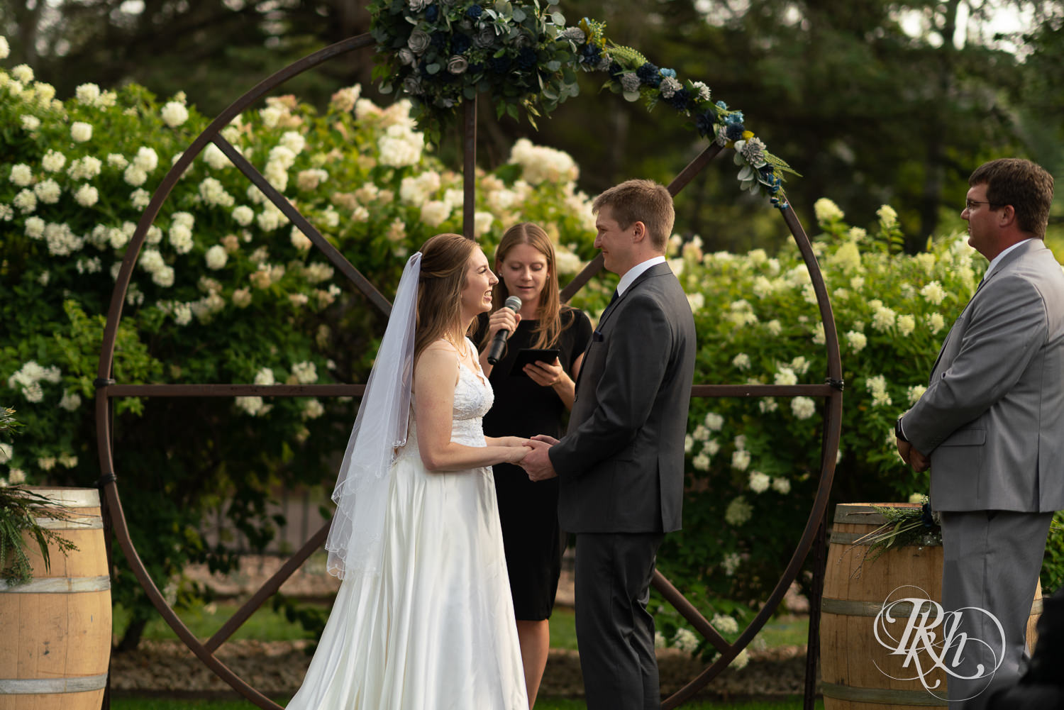 Outdoor wedding ceremony at Stone Lion Winery and Events in Isanti, Minnesota. 