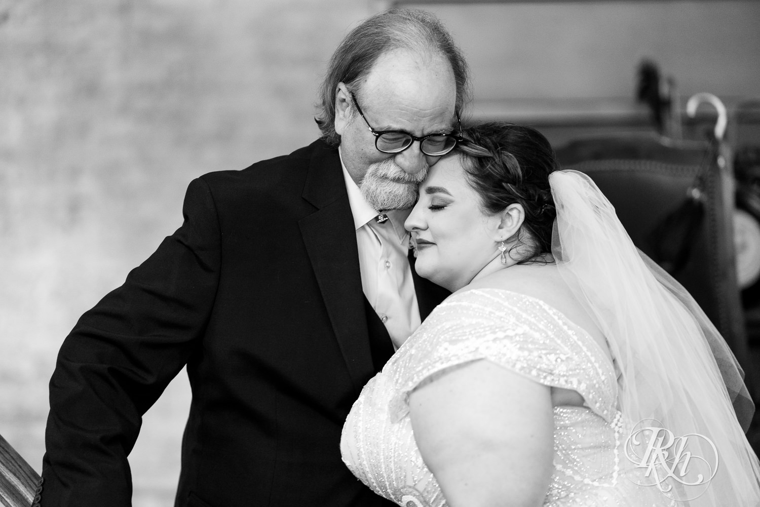 Plus size bride doing first look with dad at Kellerman's Event Center in White Bear Lake, Minnesota.