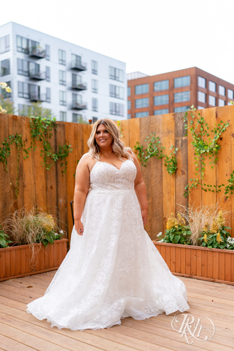 plus size wedding stores