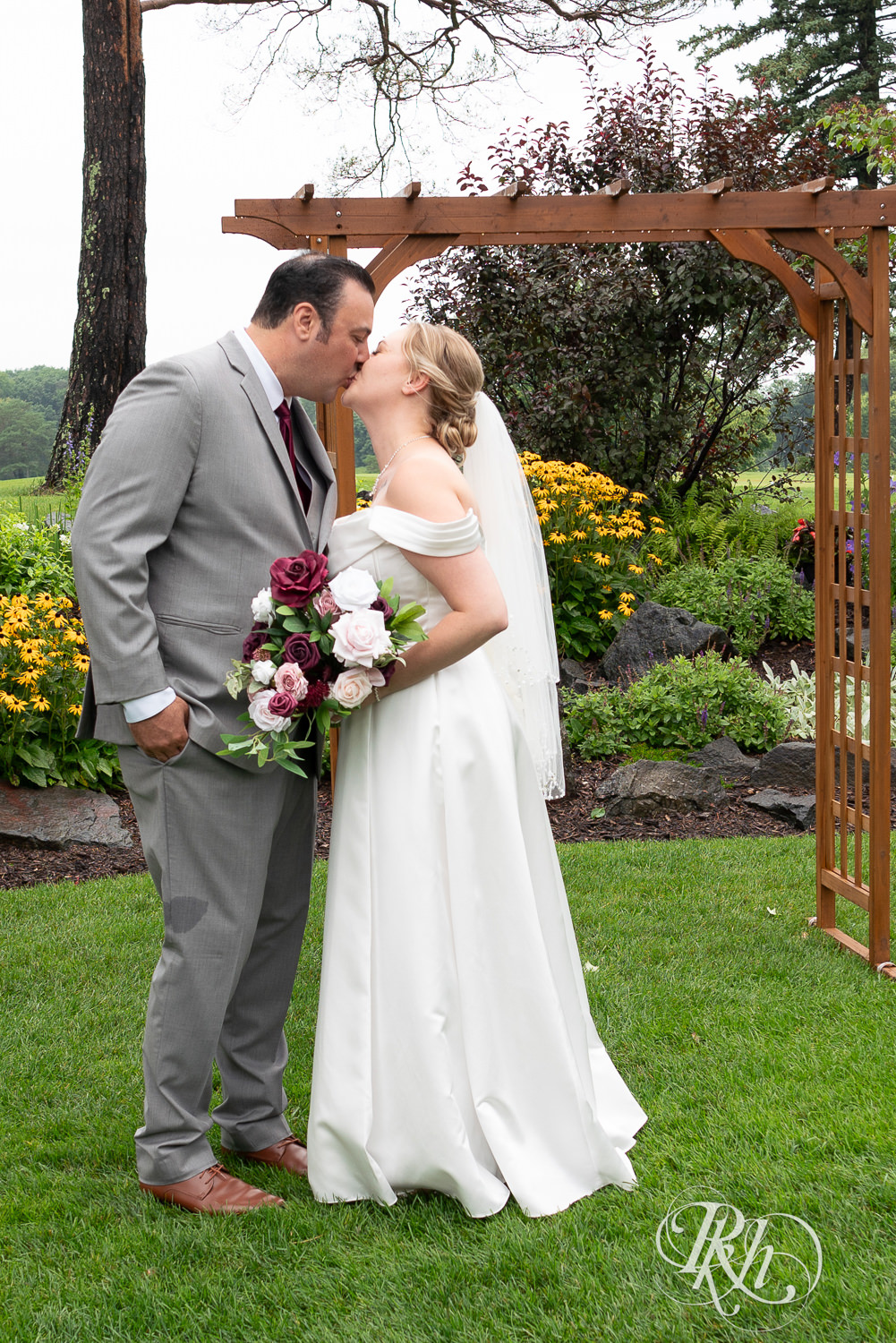 Bride and groom do a first look at Dellwood Country Club in Dellwood, Minnesota.