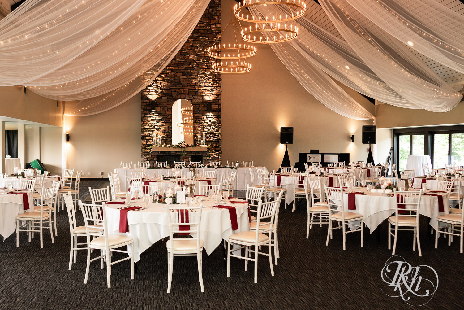Indoor wedding reception site at Dellwood Country Club in Dellwood, Minnesota.