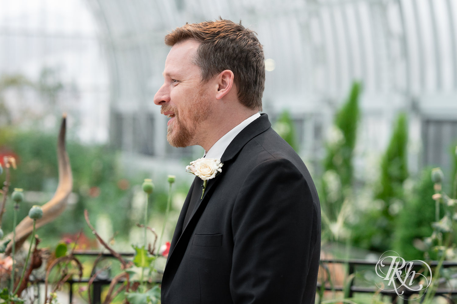 Asian bride and groom share first look on wedding day at the Sunken Garden at the Como Zoo and Conservatory in Saint Paul, Minnesota.
